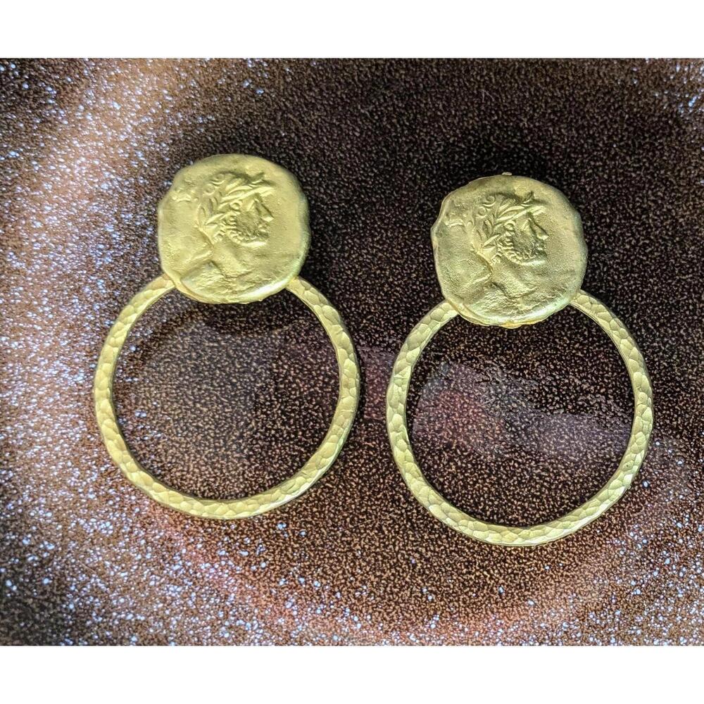 Vintage 1980s statement earrings, Gold doorknocker hoop earrings, ancient Roman - Picture 2 of 5